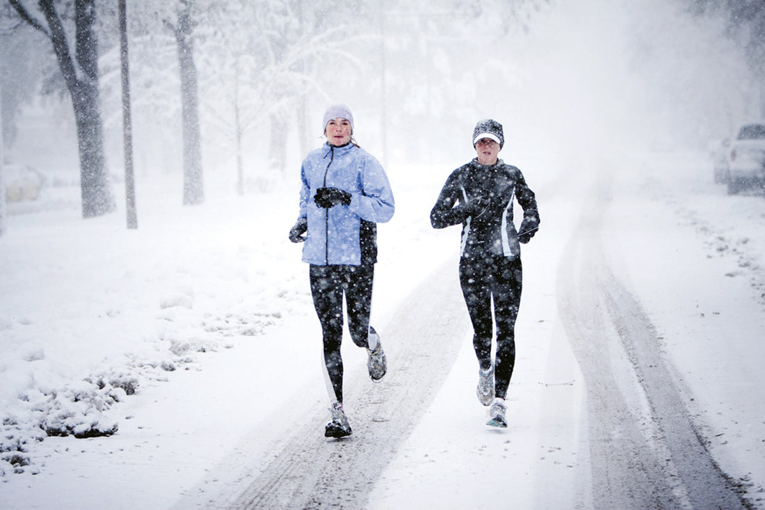 Courir avec des températures hivernales : guide complet pour rester performant(e) (et motivé(e) !)